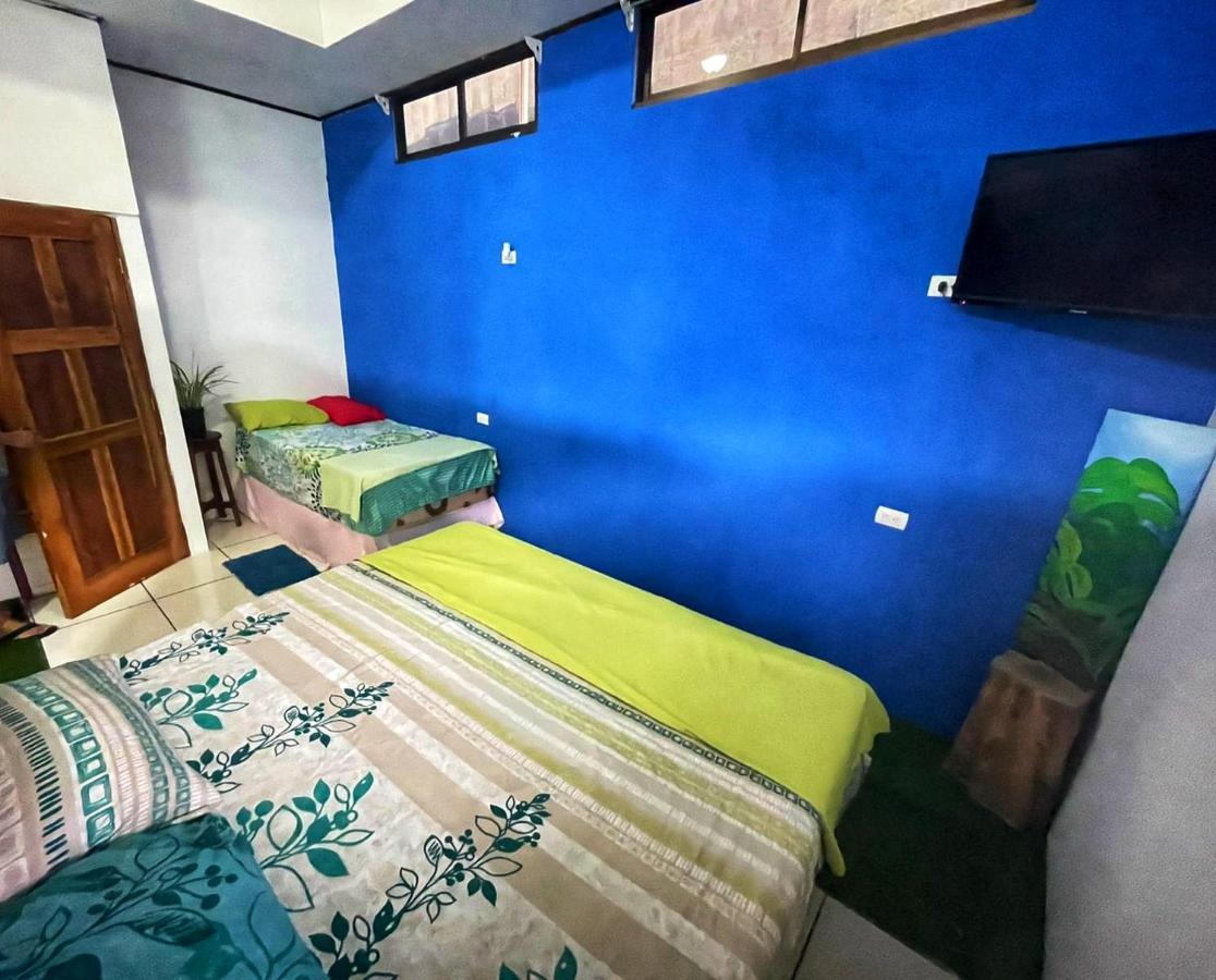 Bato'S Hostel Quepos Exterior photo