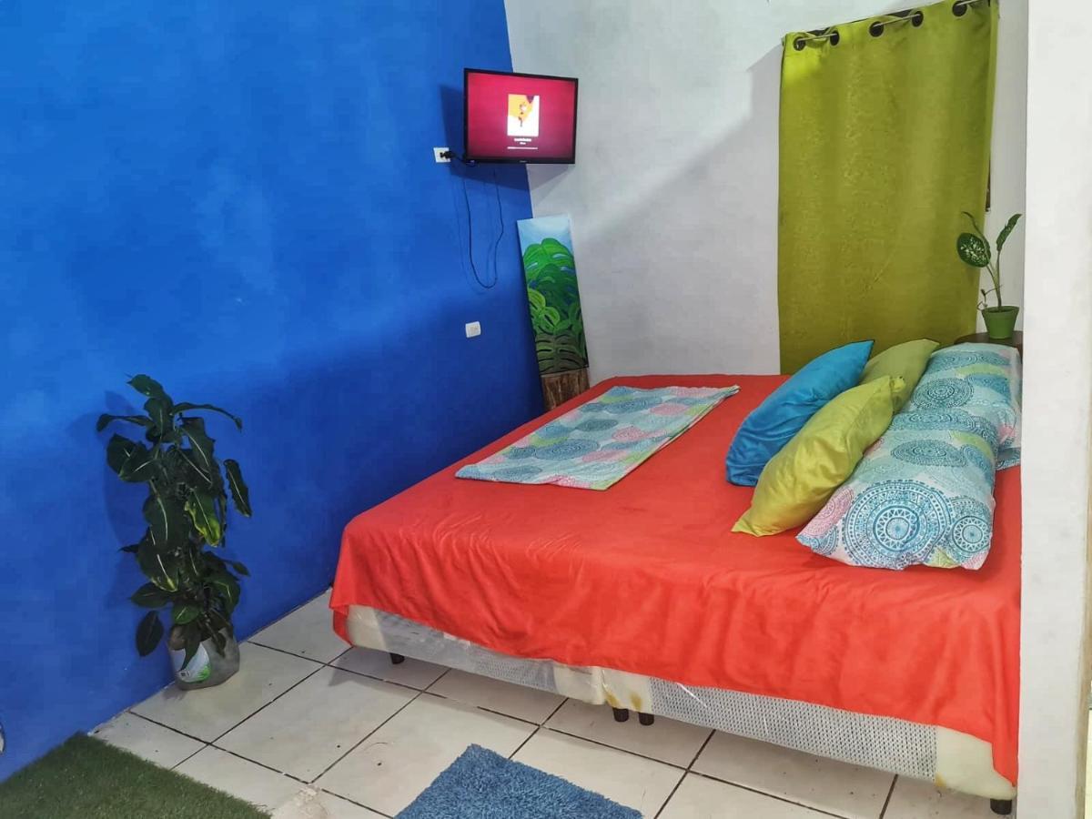 Bato'S Hostel Quepos Exterior photo
