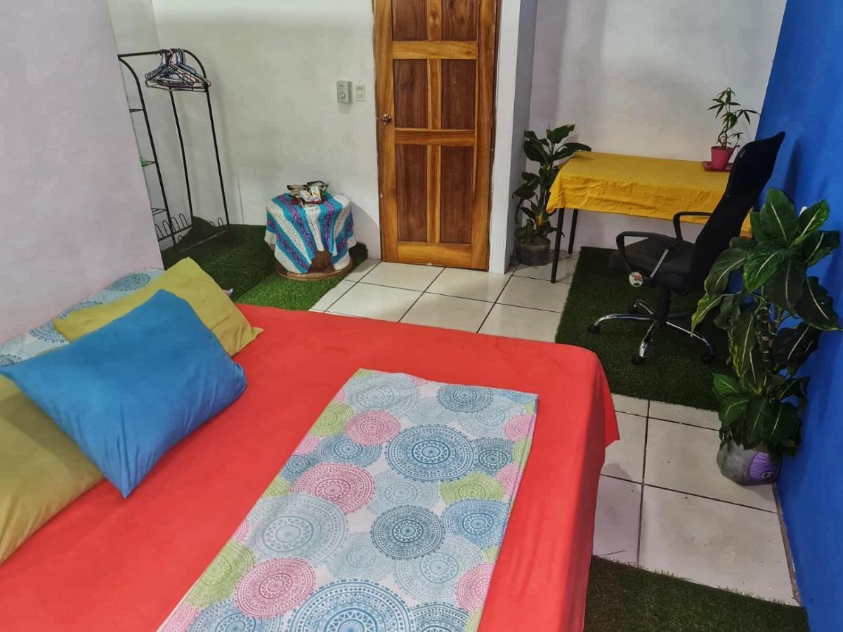 Bato'S Hostel Quepos Exterior photo