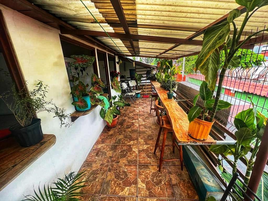 Bato'S Hostel Quepos Exterior photo